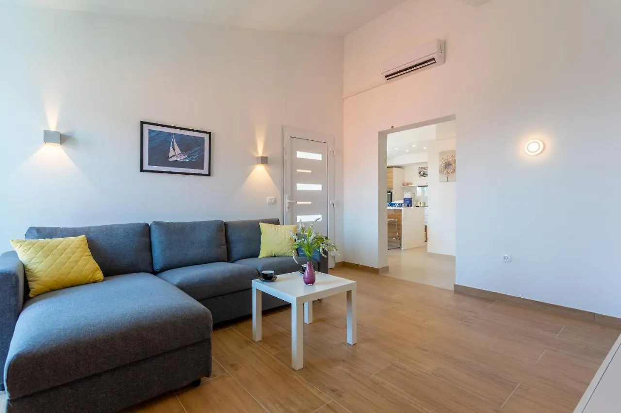 The Place Trogir 0*,